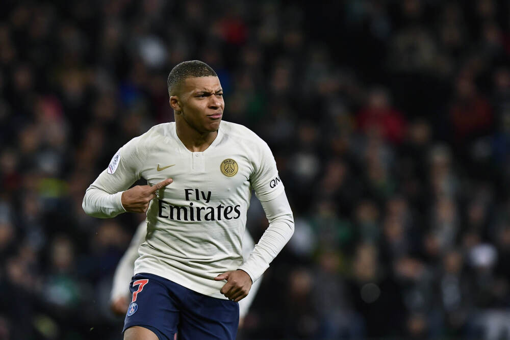 “阔腿裤”不一定只配小白鞋, 搭配这3双鞋更洋气, 谁见都夸好看